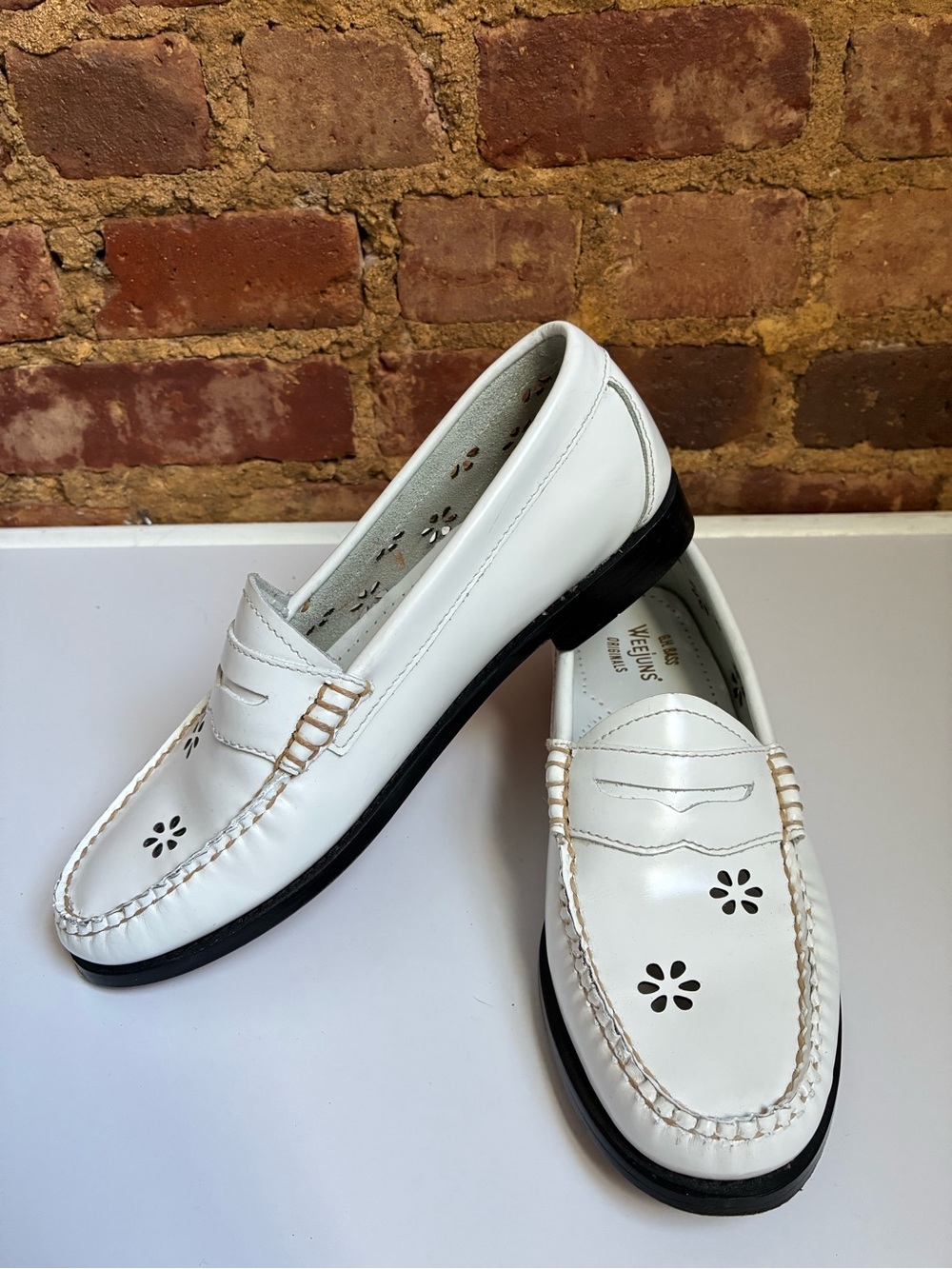 G.H. Bass & Co. Whitney Cut Out Flower Penny Loafer Sz. 6.5 M (Fit like a 7)